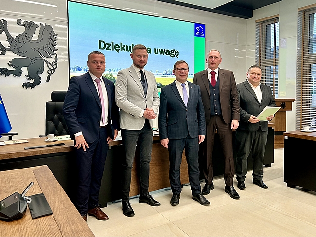 nowo powołany członek WZ PDO z Dyrektorom Departamentu Rolnictwa Urzędu Marszałkowskiego, Przewodniczącym WZ PDO województwa pomorskiego, Prezesem Izb Rolniczych i Z-ca Dyrektora do spraw administracyjno-ekonomicznych.