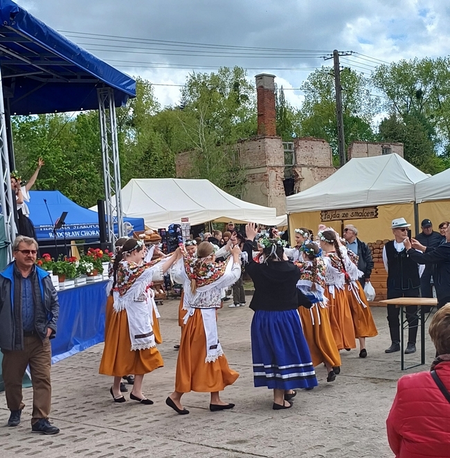 Pokaz tańców ludowych.